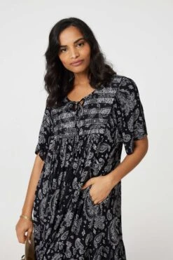 Paisley Print Keyhole Neck Relaxed Dress -Hallmark Style D170409 BLACK AND WHITE 4