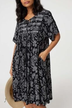 Paisley Print Keyhole Neck Relaxed Dress -Hallmark Style D170409 BLACK AND WHITE 6